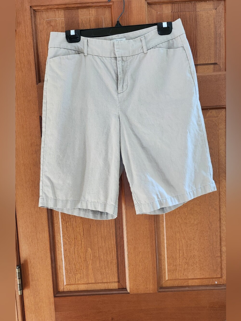 Dockers Women's Light Beige Bermuda Shorts Size 8